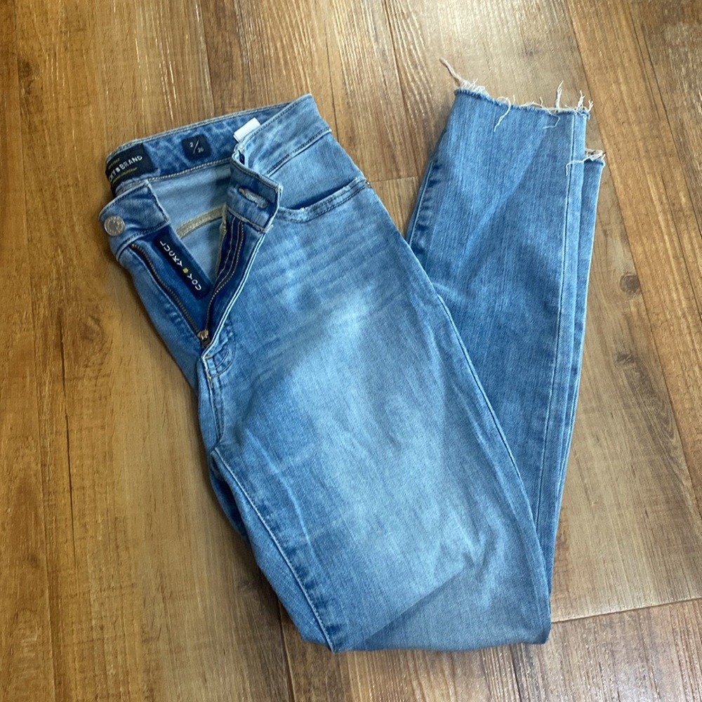 Lucky brand Hayden skinny light wash raw hemline jeans size 2/26